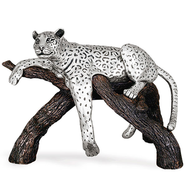 Leopard-auf-Stamm.jpg